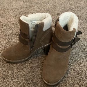 White Mountain boot. Taupe. Size 8